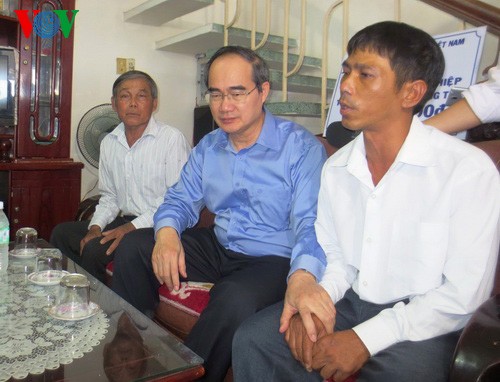Fatherland Front President pays  working visits to Binh Dinh and Khanh Hoa - ảnh 2